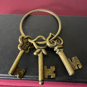 VTG Large Bronze Skeleton Church Keys on Ring Holder